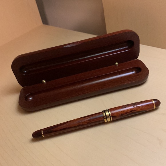 Isle of Capri Casino - Vintage Souvenir Wooden Rosewood Pen and Matching Case - Picture 3 of 9